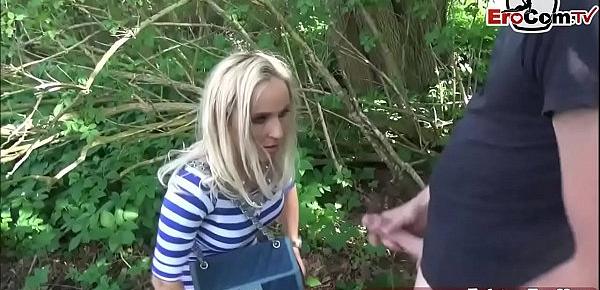  Deutsche dünne blonde milf beim outdoor dreier usertreffen mit mund spritzen